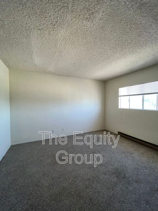 Building Photo - 570 S Richmond Ave