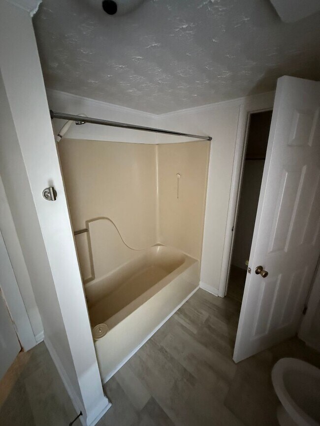 Building Photo - Furnished 2 BR 2 bath