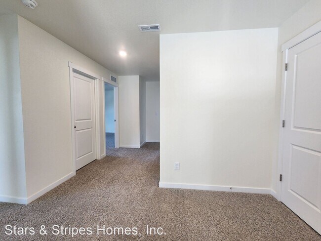 Building Photo - 4 br, 3 bath House - 45802 Red Tail Drive