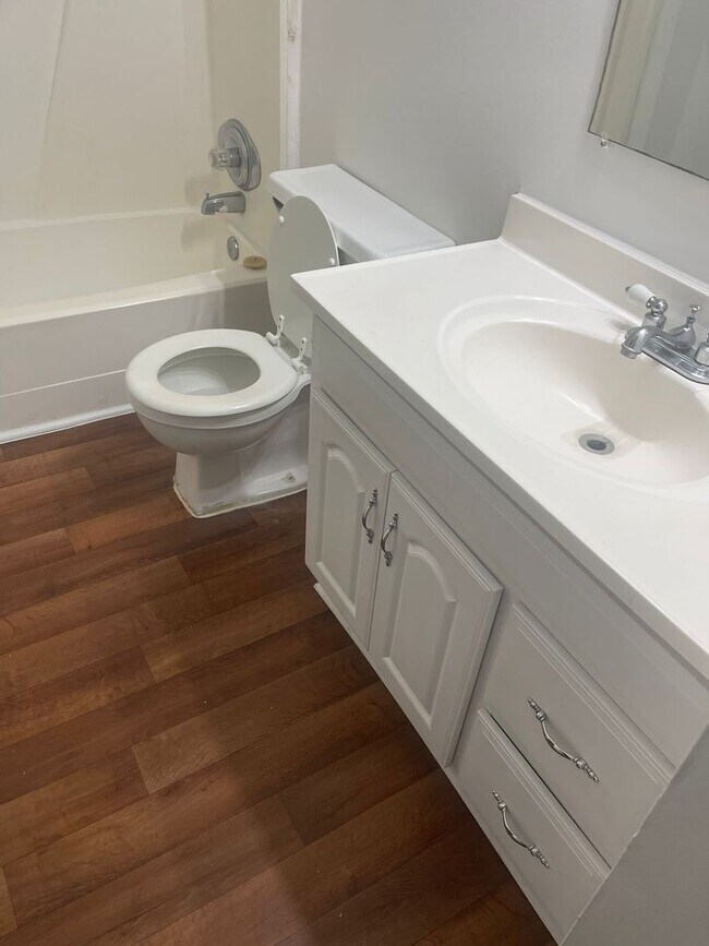 Building Photo - Modern 2-Bed, 1-Bath Oasis with Central Air and Gourmet Kitchen