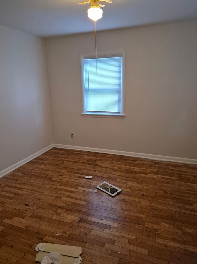 Building Photo - Charming 3 bed 1 Bath