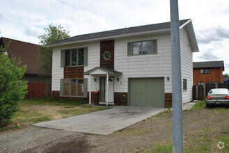 Building Photo - 4 Bedroom, 2 Bath, 1 Car Garage home in th...