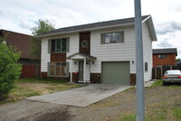 Building Photo - 4 Bedroom, 2 Bath, 1 Car Garage home in th...