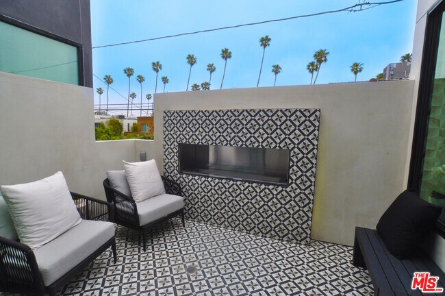 Building Photo - 838 California Ave