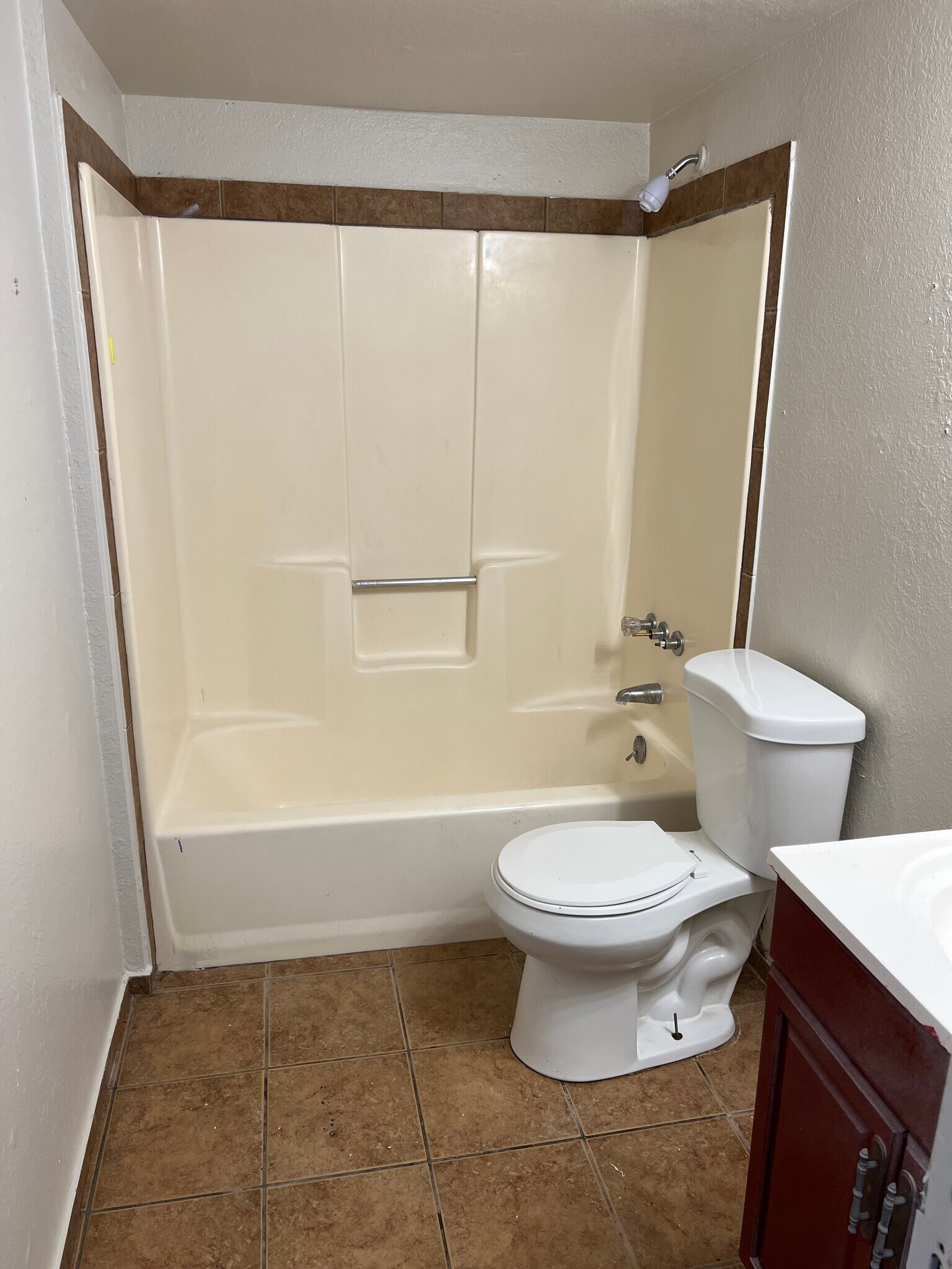 Building Photo - 415 E Thoroughbred St