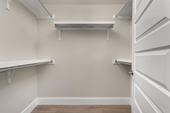 Building Photo - 10101 Woodhaven Dr