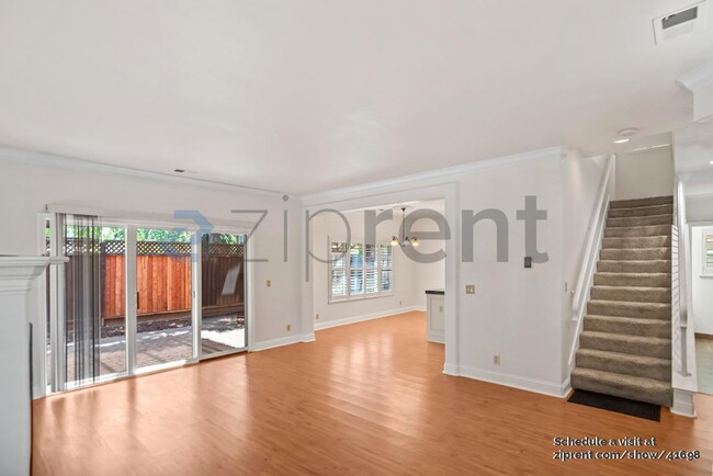 Building Photo - 742 Creekside Ct