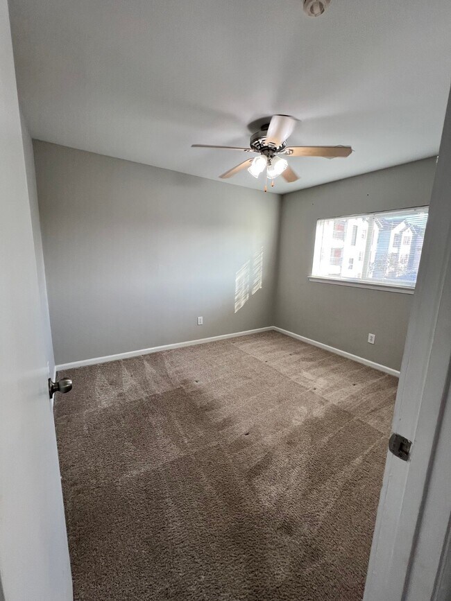 Building Photo - 11711 Chanteloup Dr