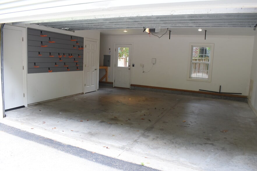 Building Photo - 393 Whisper Park Dr