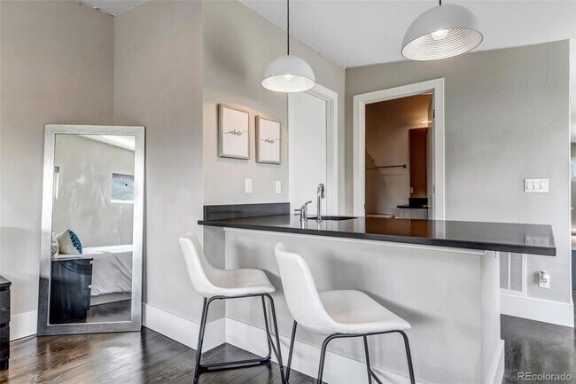 Building Photo - 2007 Eliot St