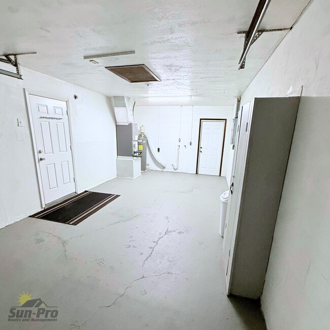 Building Photo - 1985 Big Oak Dr