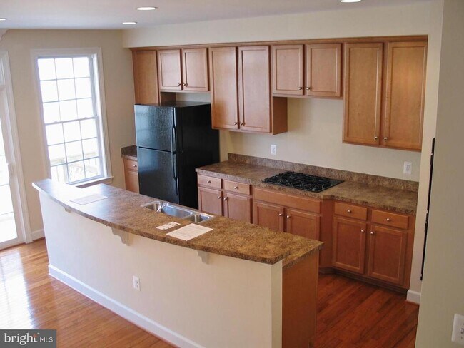 Building Photo - 705 Vestal St