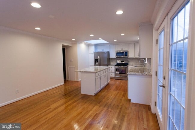 Building Photo - 1419 N Longfellow St