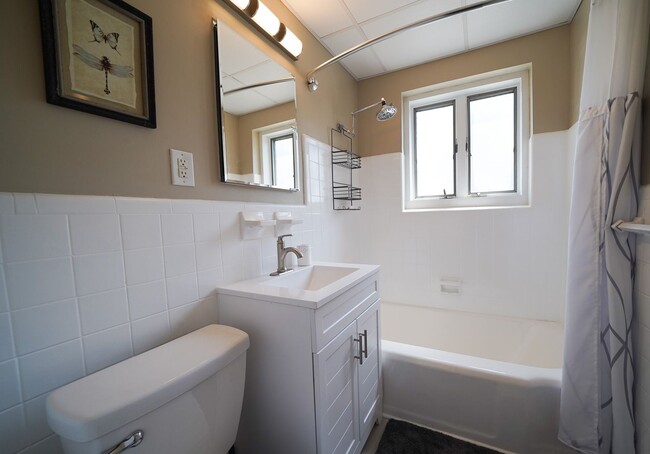 Building Photo - The Grove -Fully furnished-all Utilities -...