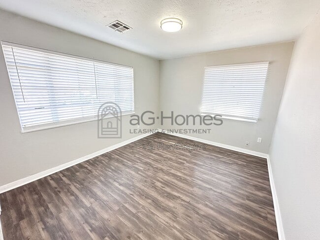 Building Photo - 1508 NE 44th St