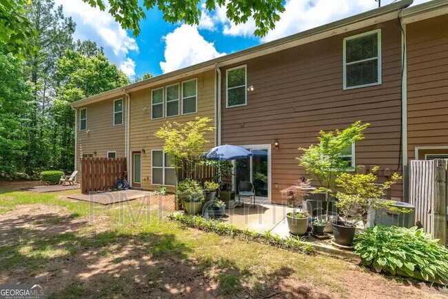 Building Photo - 1914 Lakeshore Overlook Cir NW