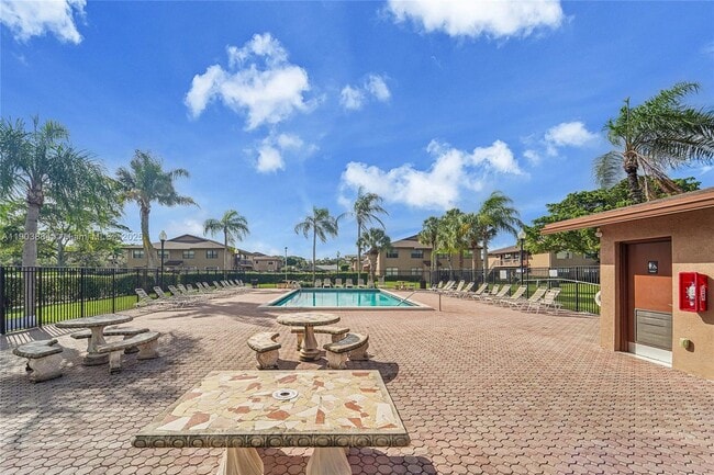 Building Photo - 10035 Winding Lake Rd