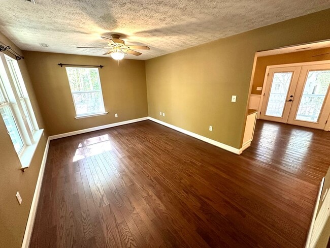 Building Photo - 5518 Thompson Dr