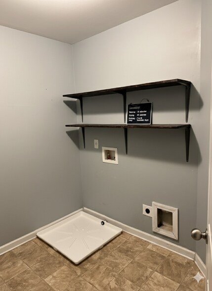 Building Photo - 1154 Paramount Dr