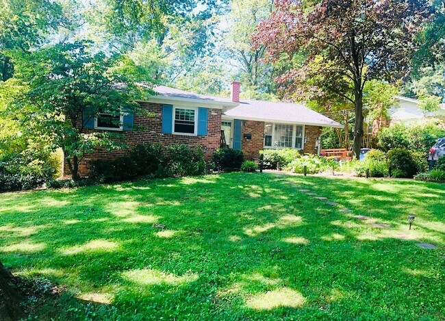 Building Photo - Regency Estates 5 BR 3 BA