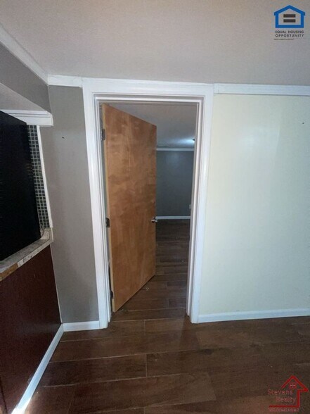 Building Photo - 4212 Ivy Ave