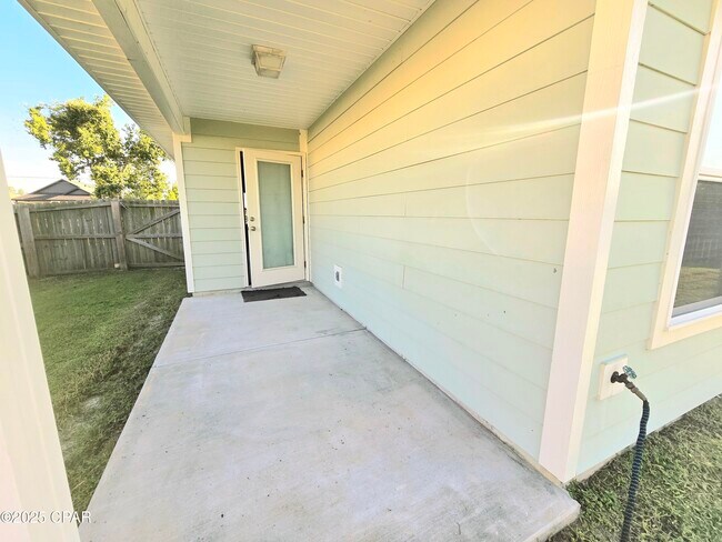 Building Photo - 3225 10 Acre Rd