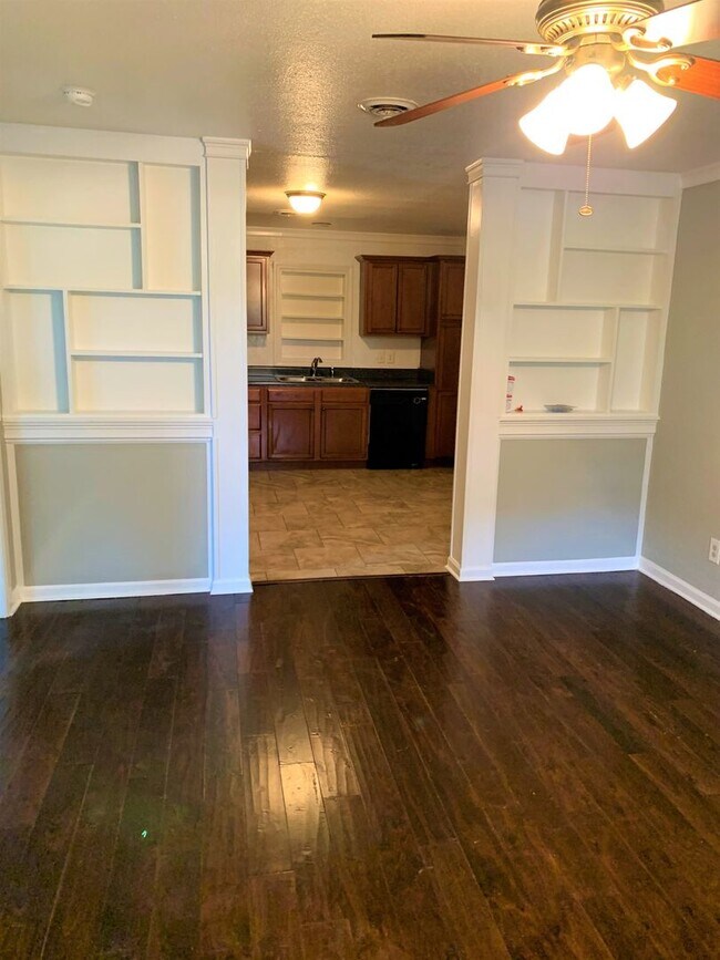 Building Photo - 3 Bdrm/2 Bath home    ?   Gray, TN