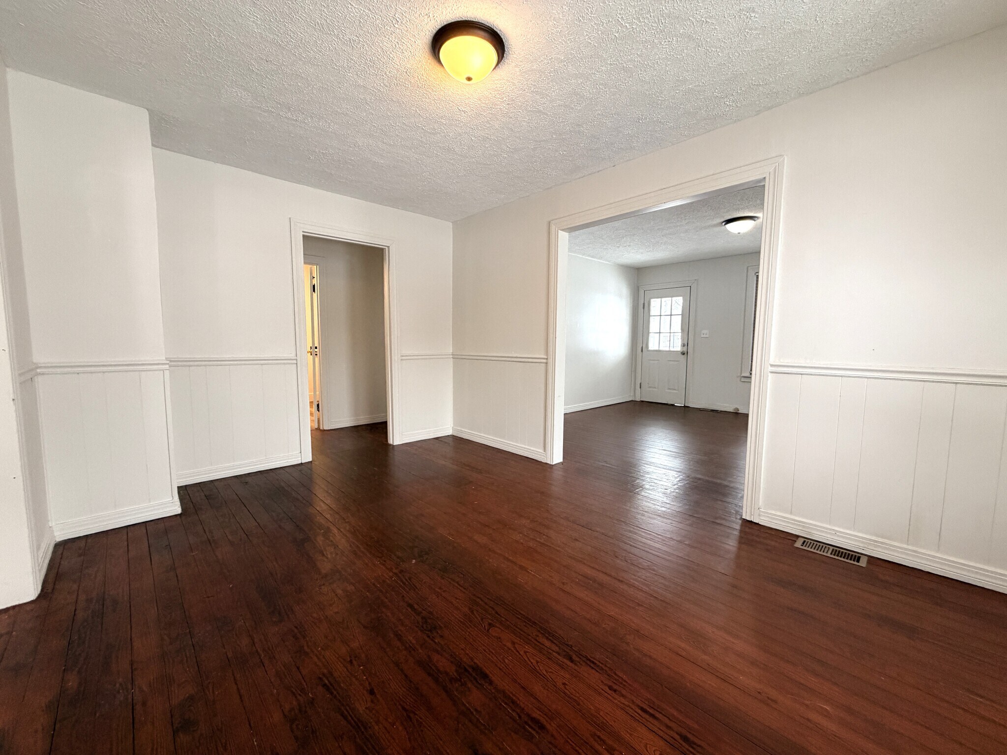 Building Photo - 988 N Maple St