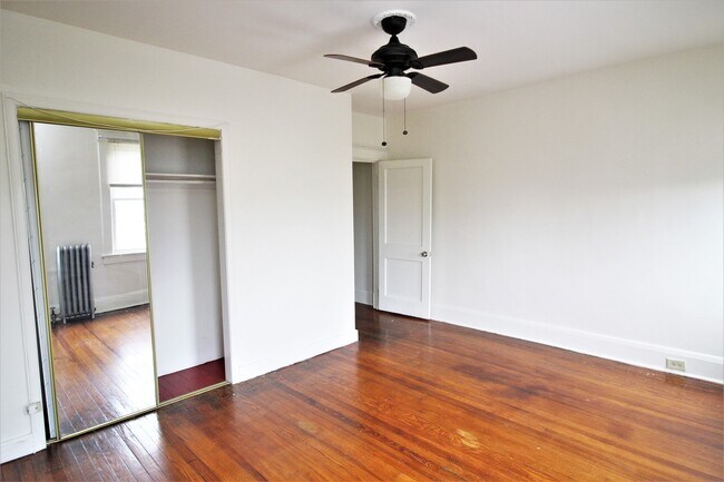 Building Photo - 2026/2027 JHU Off-Campus 3bd/1ba Rowhouse  w/ W/D & rear yard! -Available 6/9/26