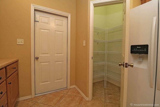 Building Photo - Brookshire 1315/1317