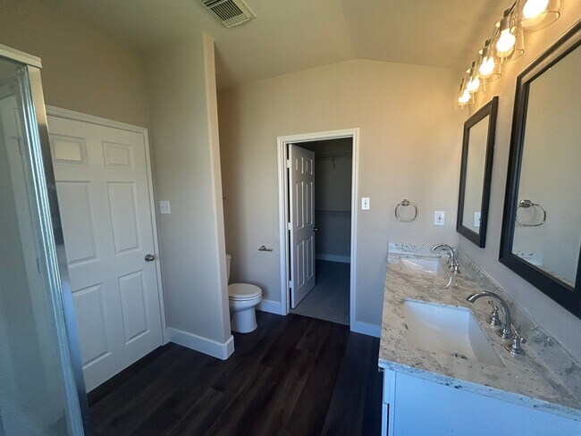 Building Photo - 20922 Barbons Heath Ct