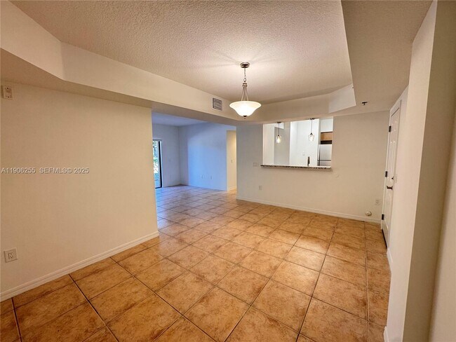 Building Photo - 9340 Fontainebleau Blvd