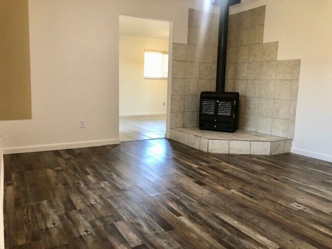 Building Photo - 7521 Blackthorne Way