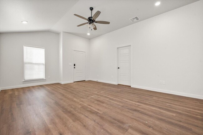 Building Photo - 1204 Cottonwood Ave