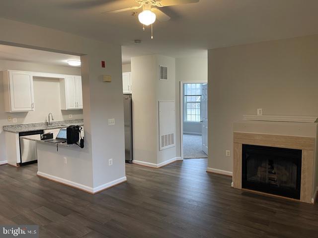 Building Photo - 6475 Cheyenne Dr