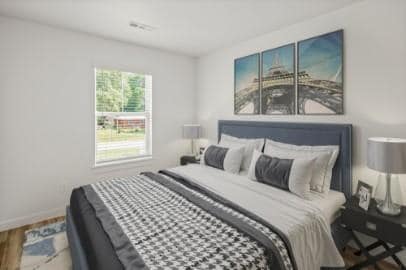 Building Photo - 547 W Pickens Rd