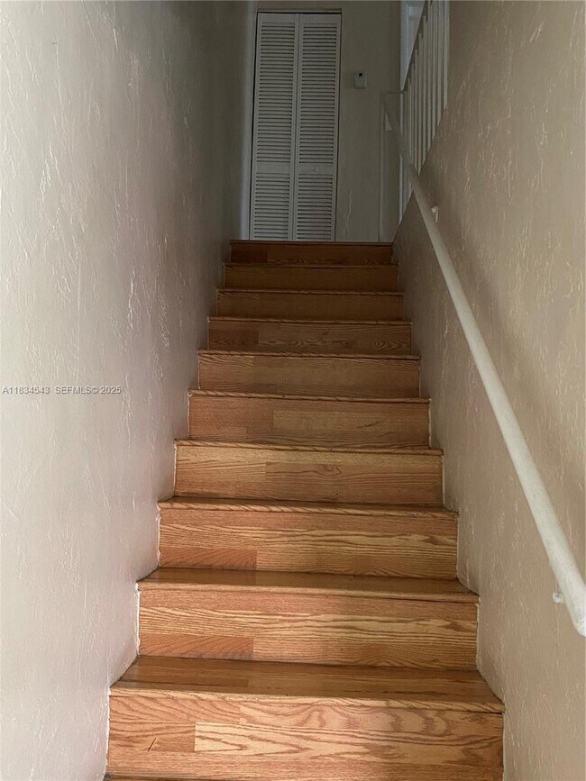 Building Photo - 10901 N Kendall Dr