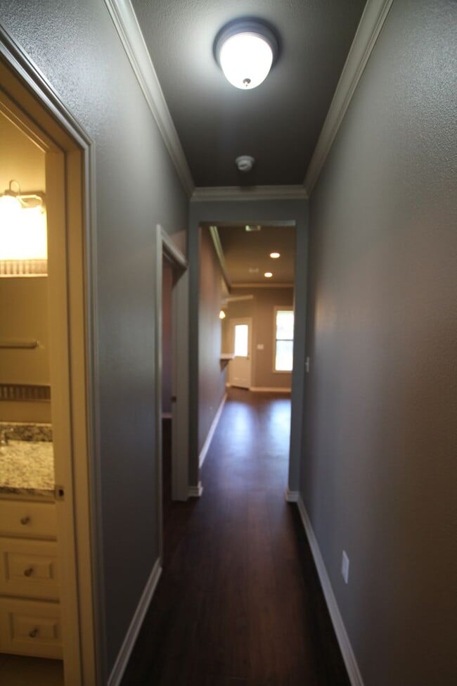 Building Photo - Beautiful 3 Bedroom 2 Bath Coming Soon in ...