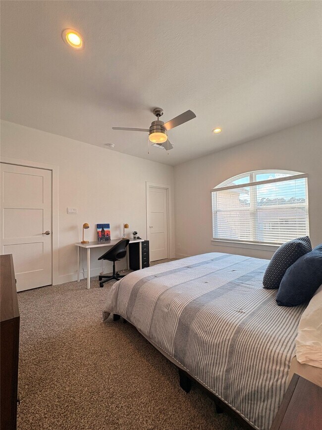 Building Photo - 13712 Moss Lake Ln