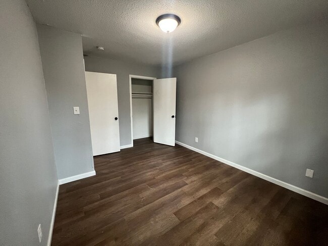 Building Photo - 435 30th Pl