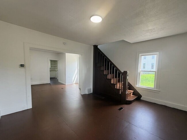 Building Photo - 724 S Linden Ave