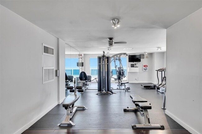 Building Photo - 2841 N Ocean Blvd