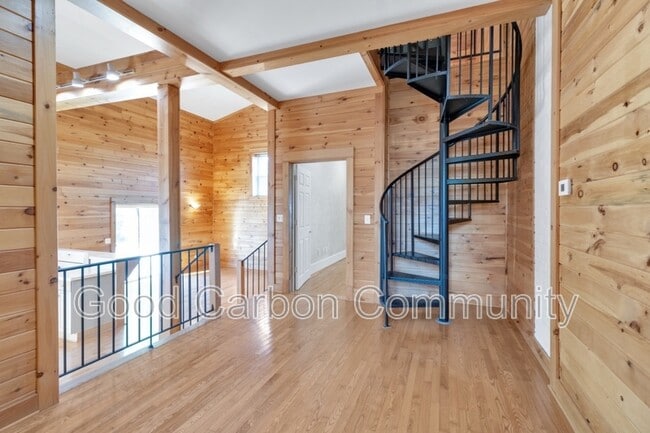 Building Photo - 852 Kenmore Ave
