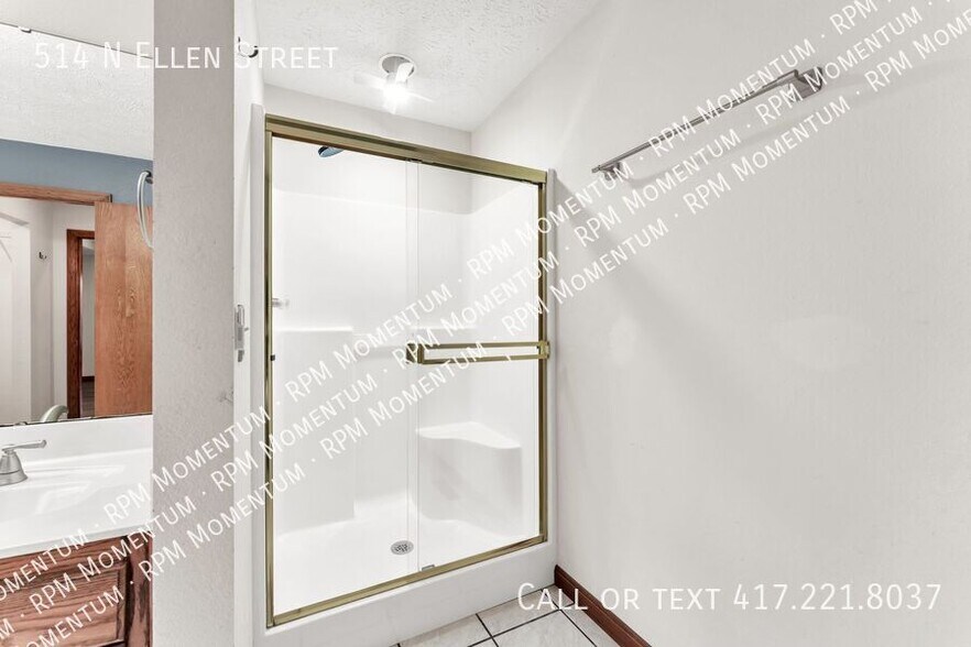 Building Photo - 514 N Ellen St