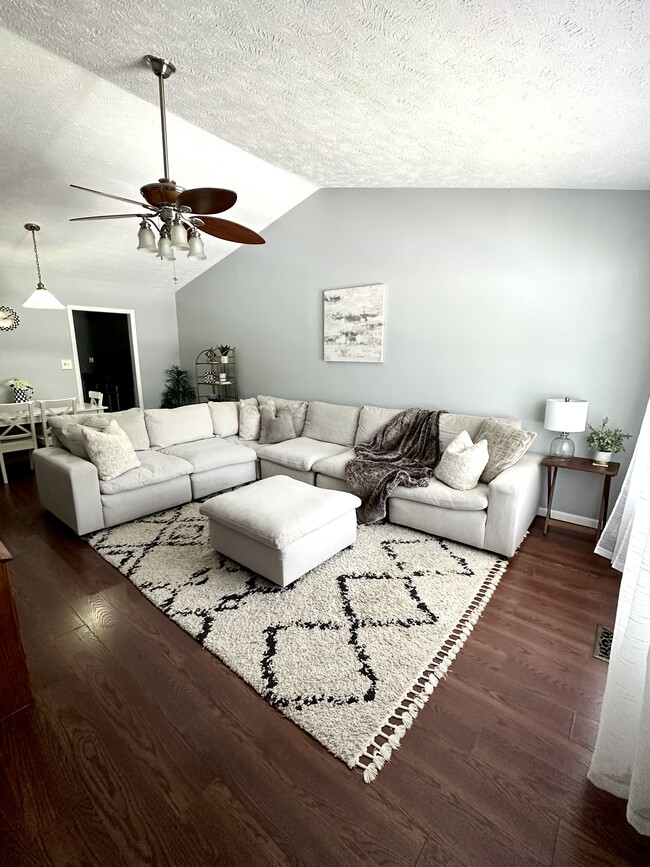 Building Photo - 151 Villa Dr