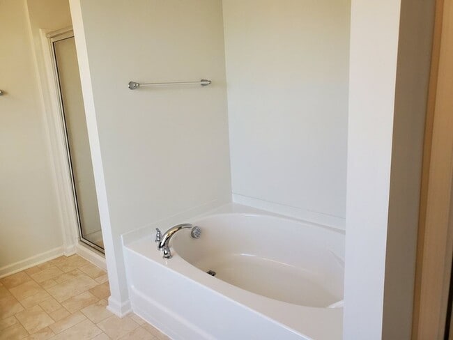 Building Photo - **Available Now** 3 Bedroom, 2.5 bath home with Great neighborhood amenities!