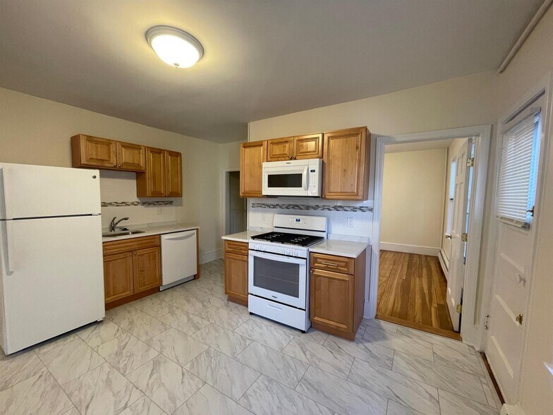 Building Photo - 40 Linden Ave