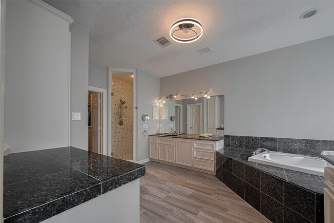 Building Photo - 4006 Lanark Ln