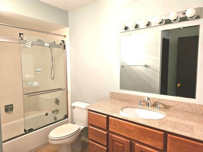 Building Photo - 1018 Castilian Ct