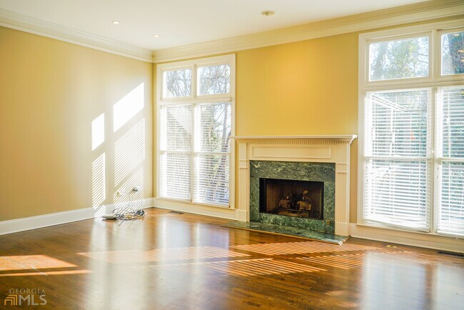 Building Photo - 1127 Ashton Bluff Dr NE